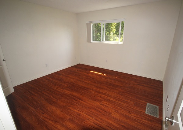 Very large second upper bedroom with walk in closet and hardwood floor